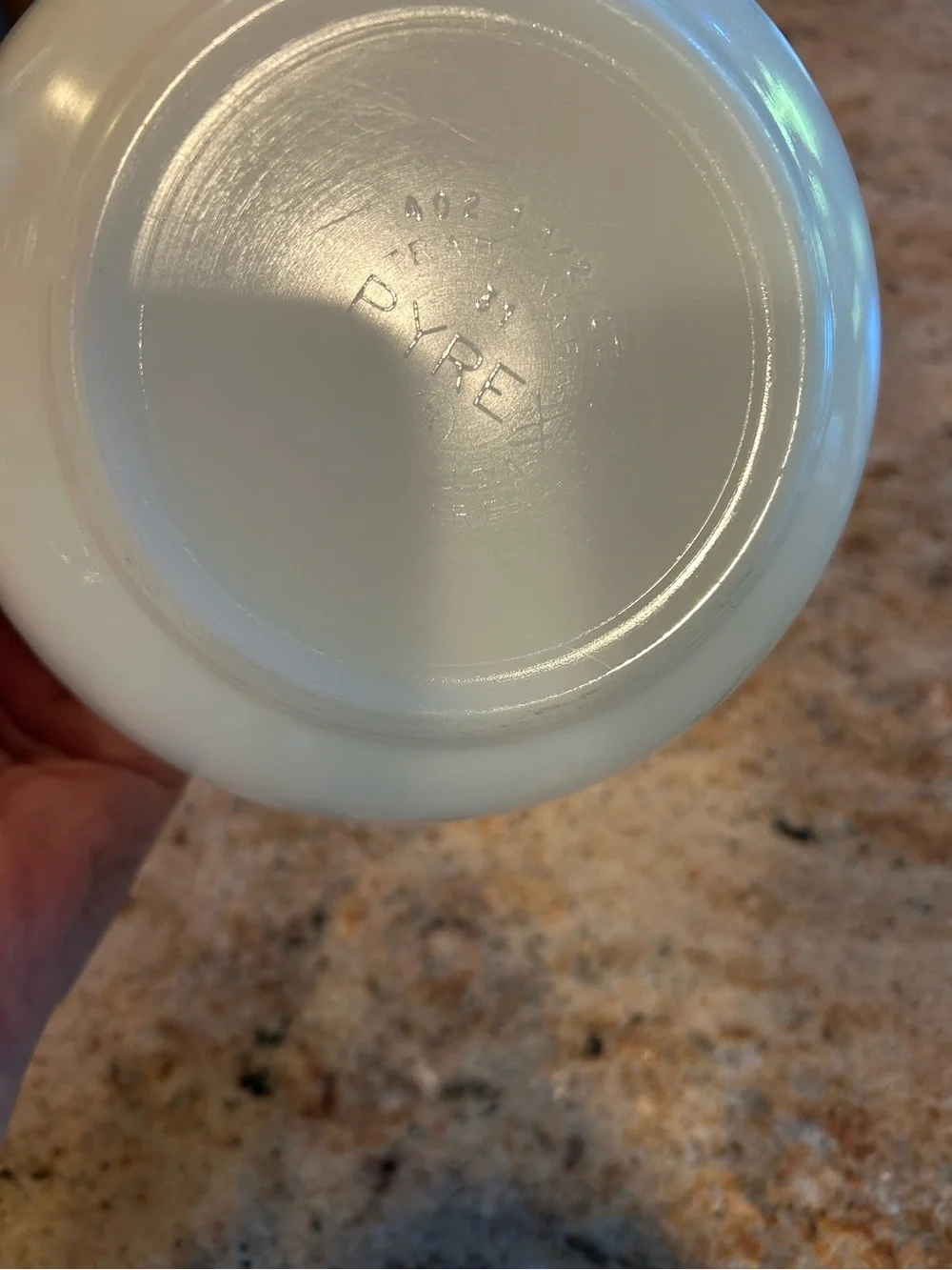 PYREX TRADE MARK #402 1 1/2Qt. Opal White Milk Glass Mixing Nesting Bowl